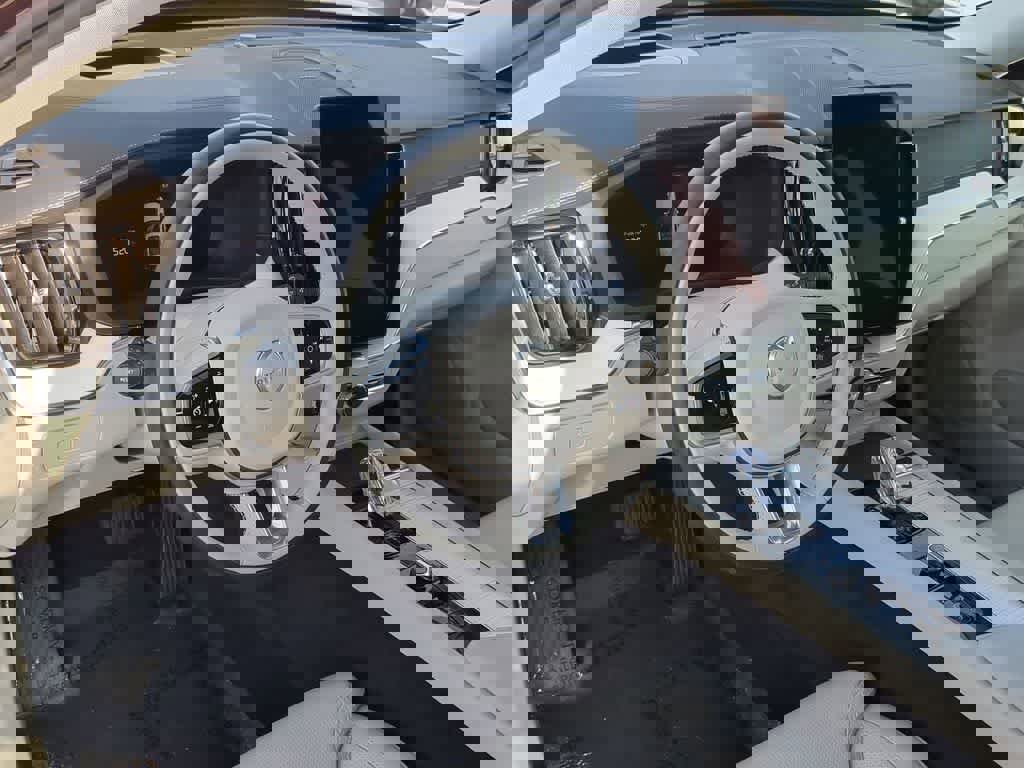 Used 2026 Volvo XC60 B5 Ultra w/ Protection Package Premier image 2