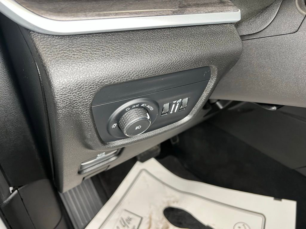 Used 2024 Jeep Grand Cherokee Limited image 14