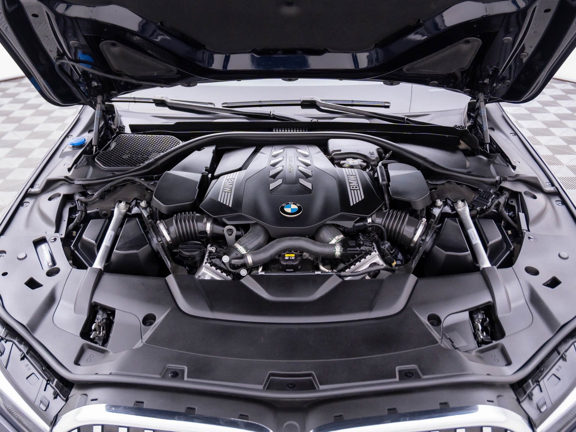 Certified 2022 BMW 750i xDrive w/ Executive Package image 28