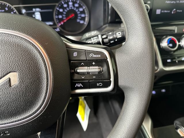 Used 2023 Kia Sorento LX image 16