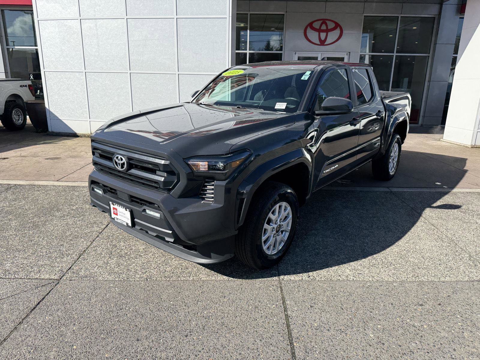Certified 2025 Toyota Tacoma SR5 AWD/4WD image 4