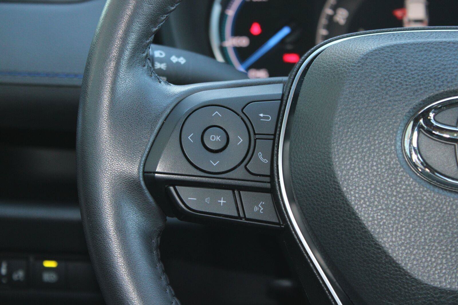 Certified 2025 Toyota RAV4 SE AWD/4WD image 28