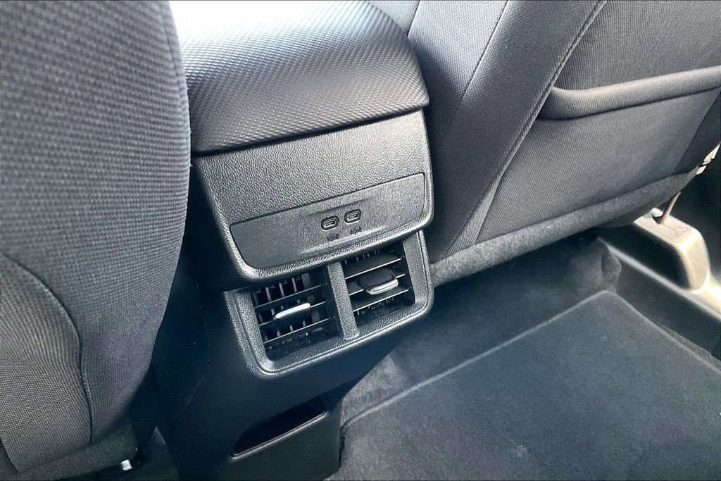 Used 2025 Chevrolet Equinox LT FWD image 32