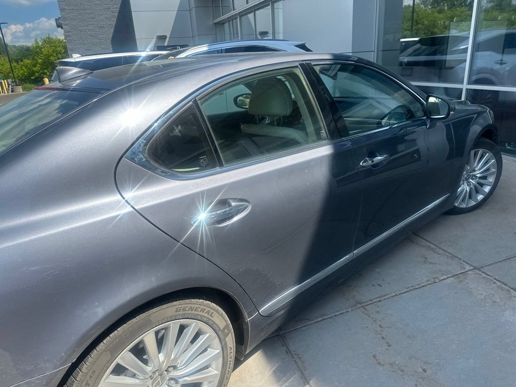 Used 2017 Lexus LS 460 AWD w/ Comfort Package image 12