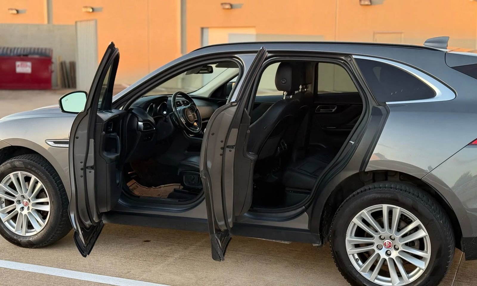 Used 2018 Jaguar F-PACE Prestige image 12