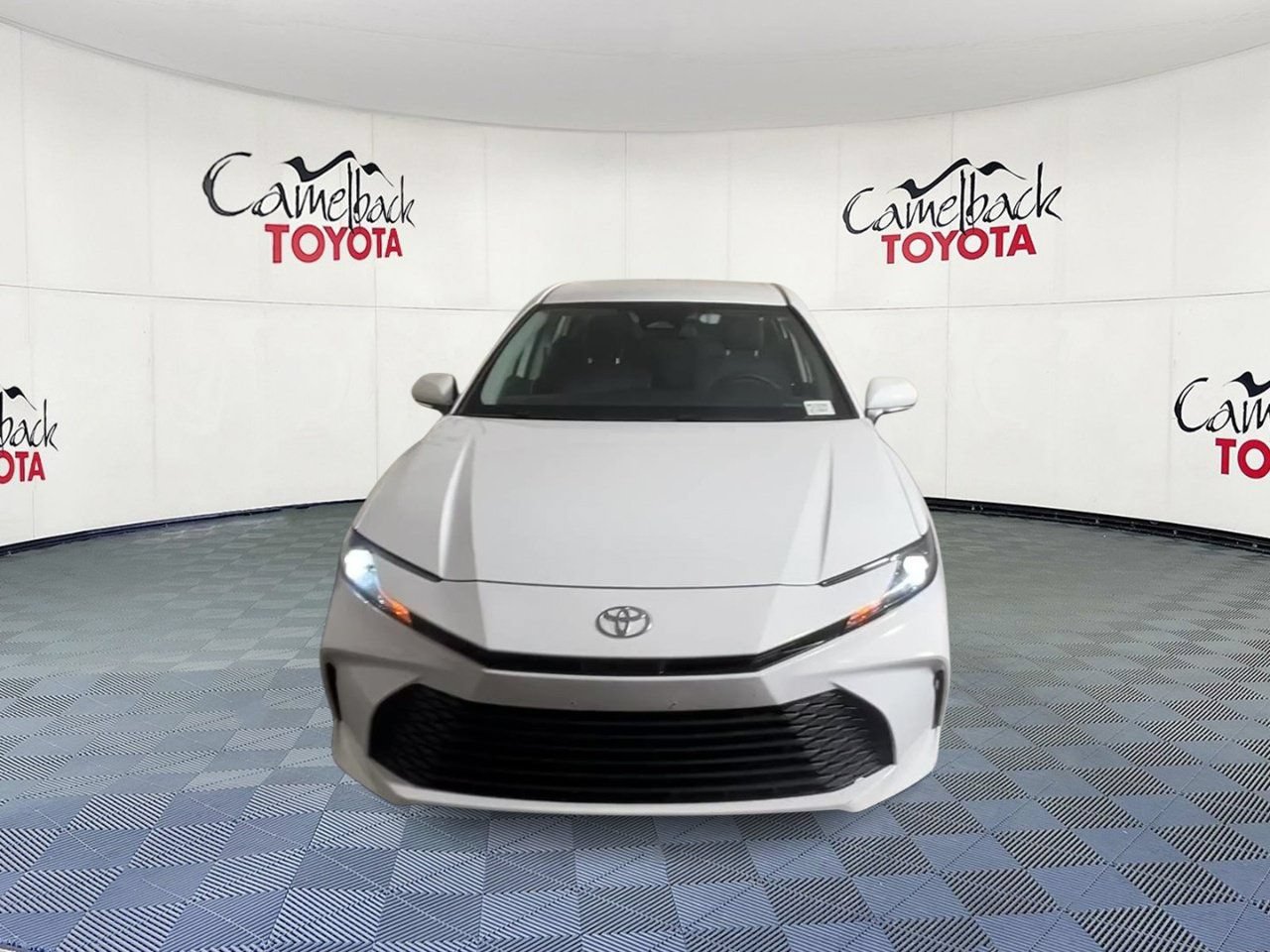 Used 2025 Toyota Camry LE FWD image 5