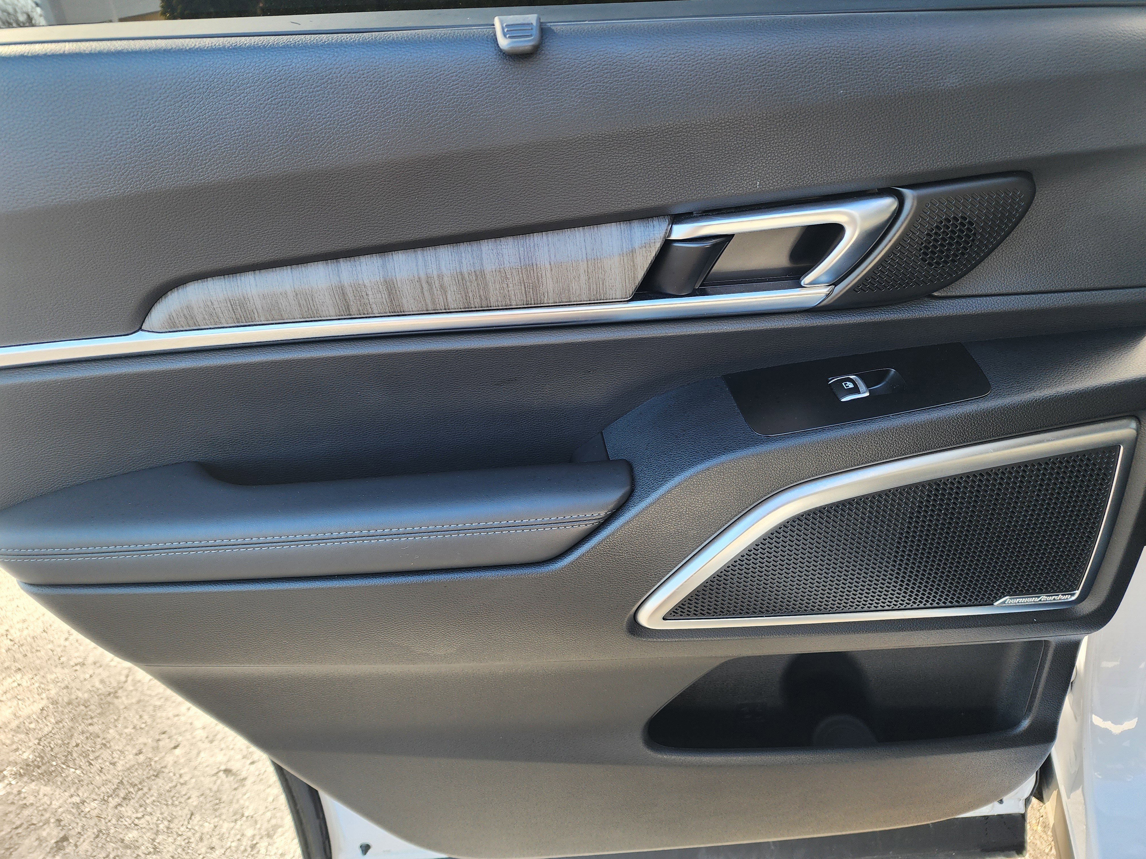 Used 2024 Kia Telluride SX image 14