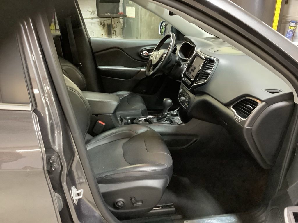 Used 2019 Jeep Cherokee Limited image 21
