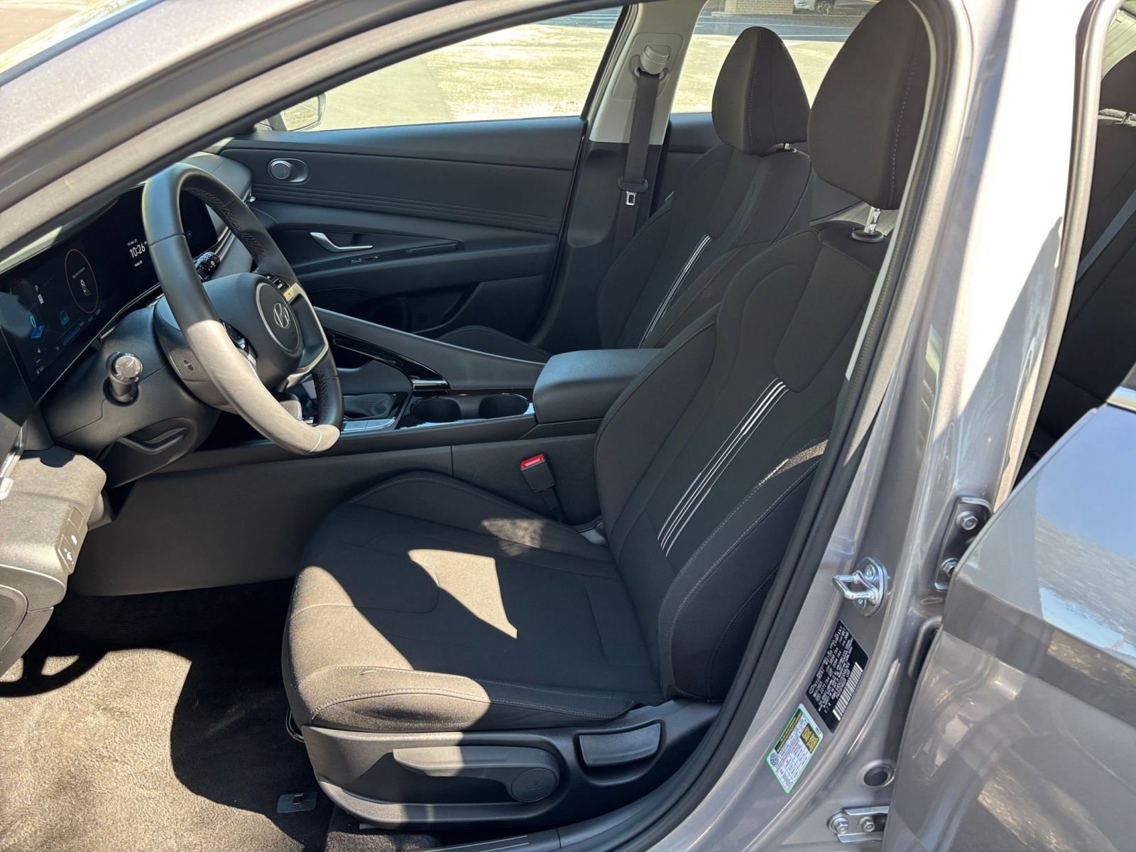 Used 2025 Hyundai Elantra SEL image 31