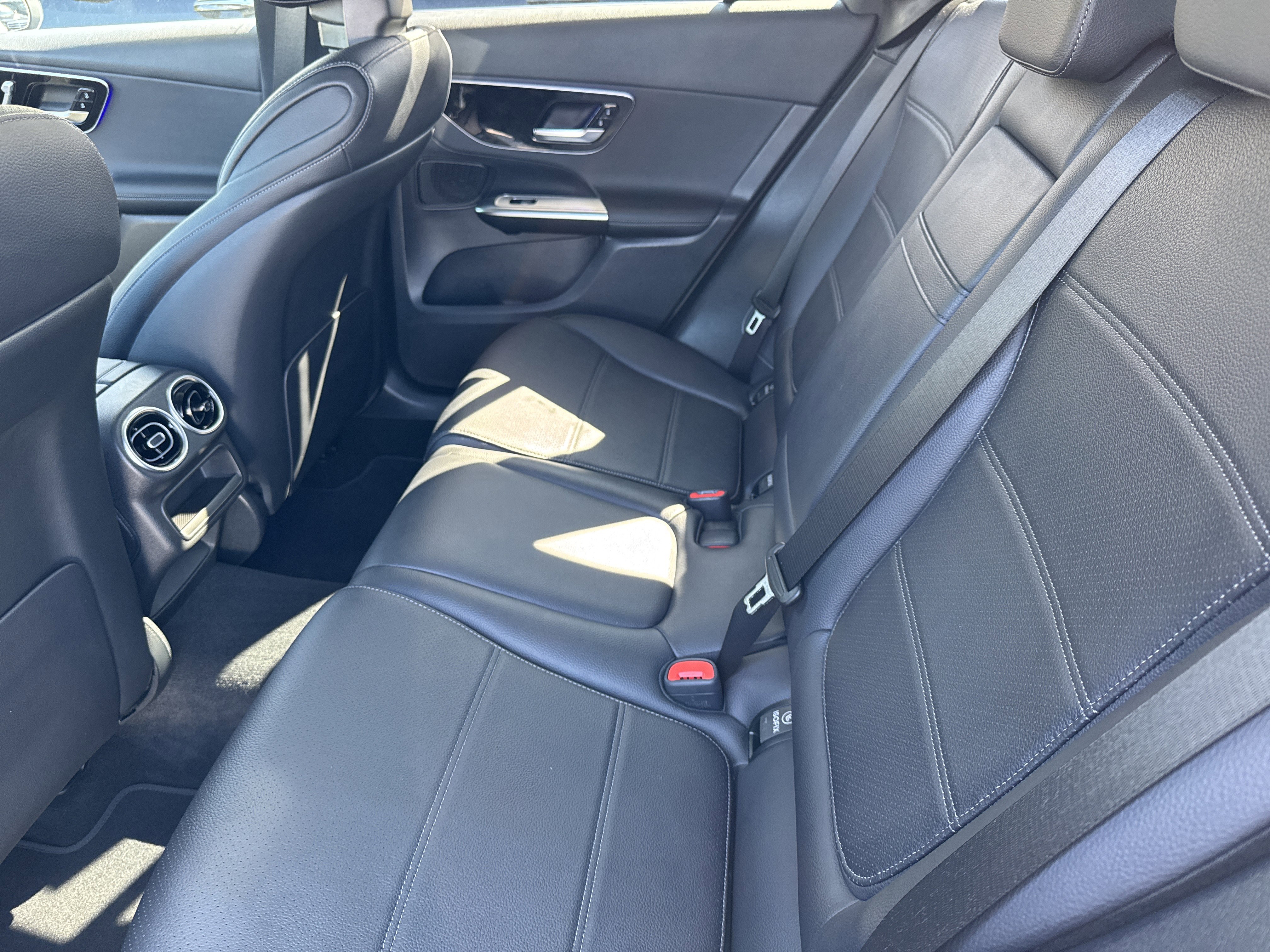 Used 2025 Mercedes-Benz GLC 300 4MATIC image 24