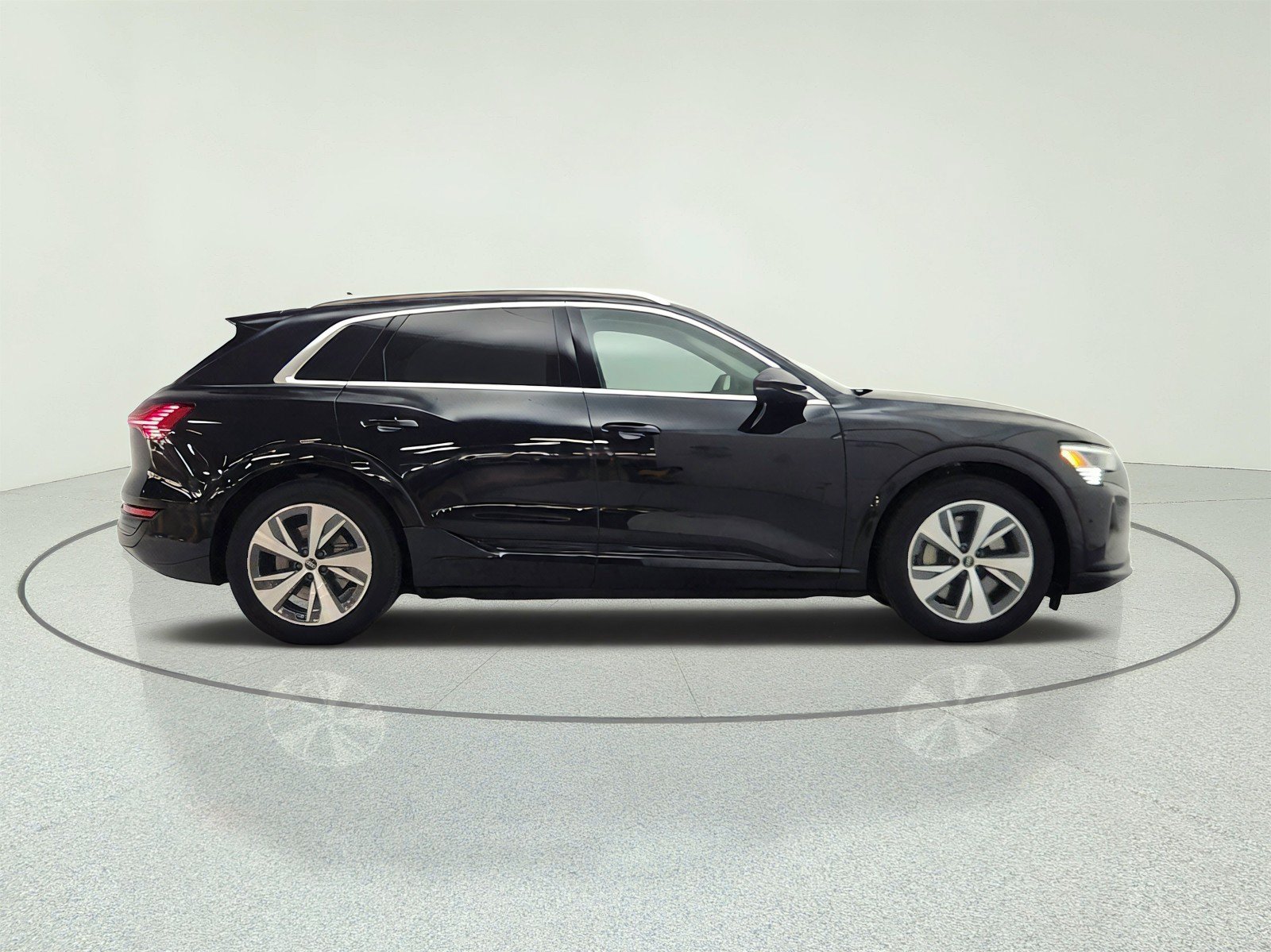 Used 2024 Audi Q8 e-tron Premium Plus w/ Premium Plus Package AWD/4WD image 4