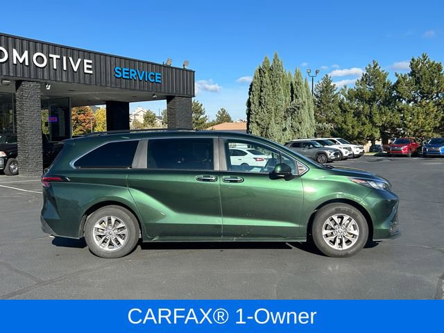 Used 2025 Toyota Sienna XLE image 2