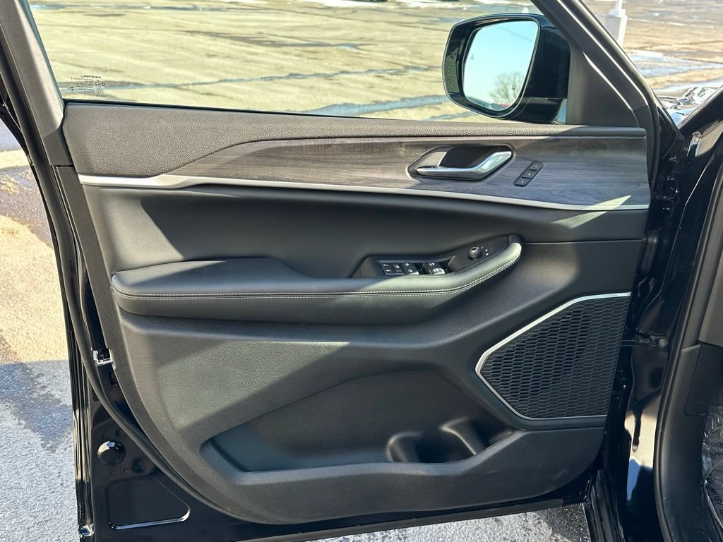 New 2026 Jeep Grand Cherokee Limited AWD/4WD image 12