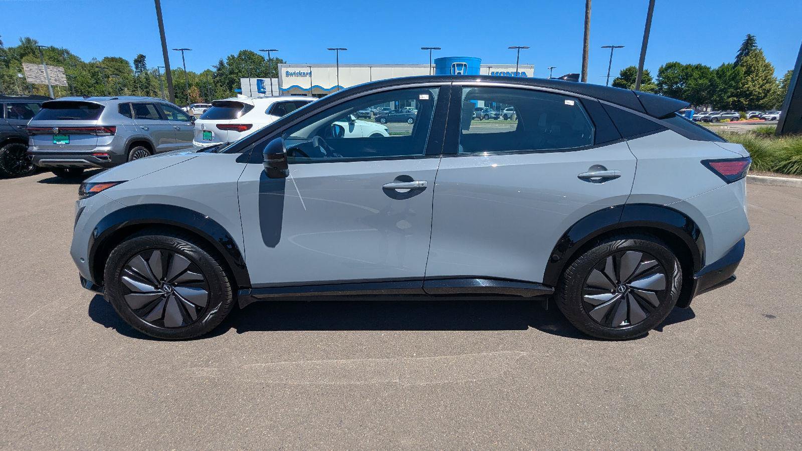 Used 2023 Nissan Ariya AWD/4WD image 3