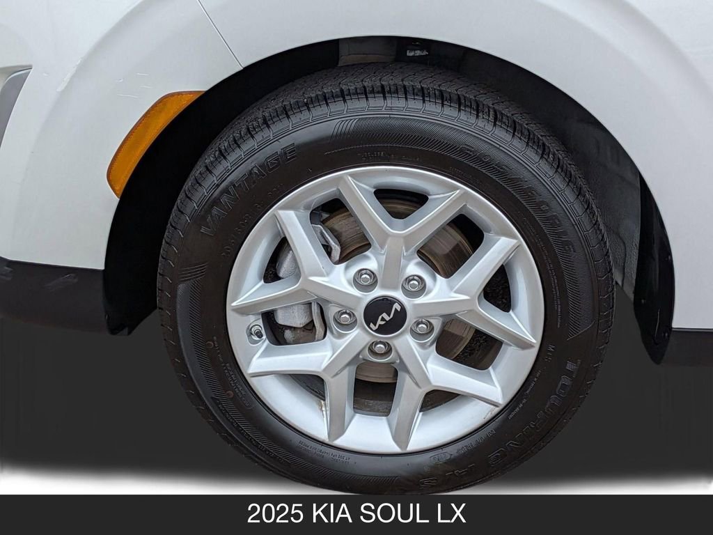 Used 2025 Kia Soul LX w/ LX Technology Package FWD image 13