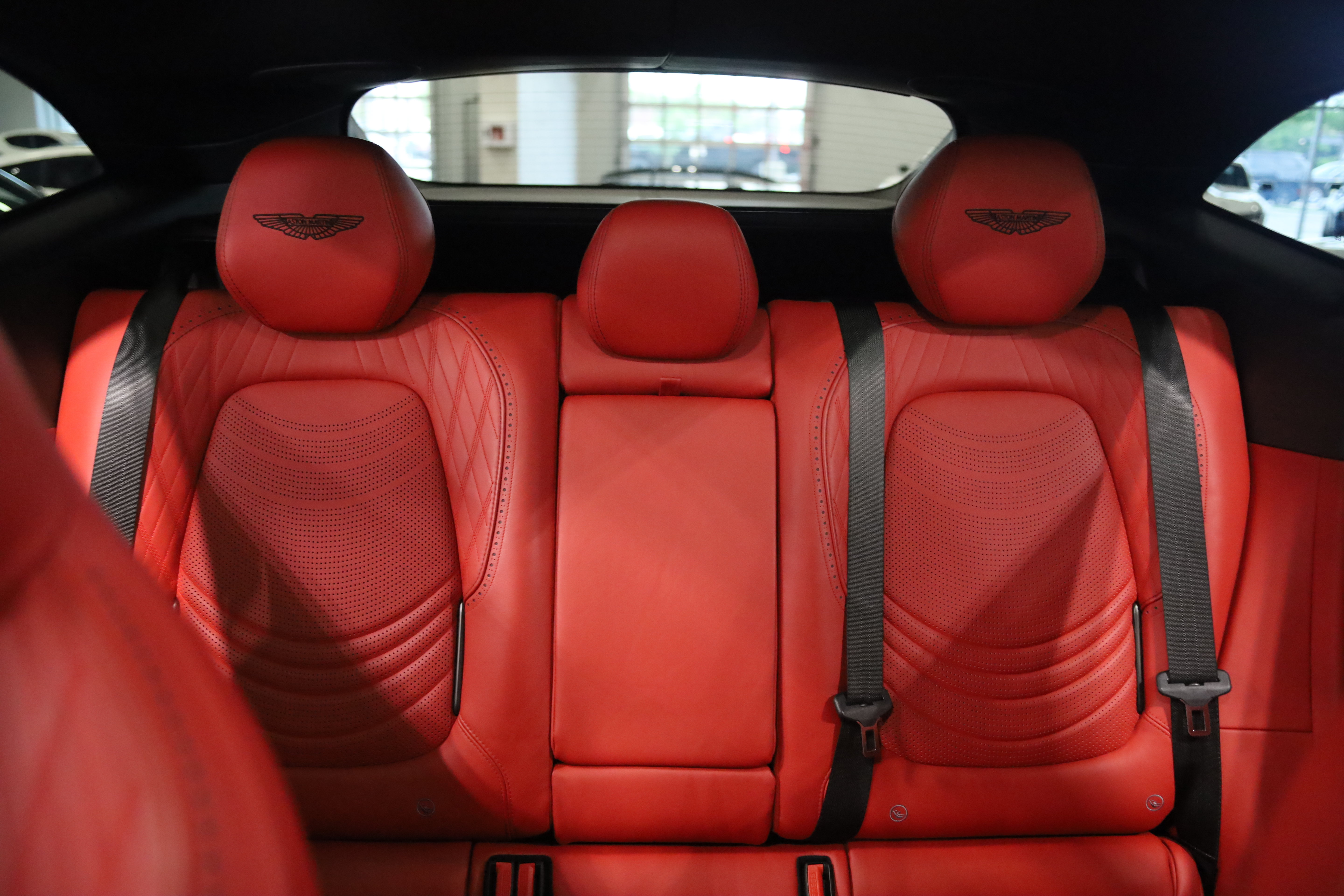 Used 2022 Aston Martin DBX AWD/4WD image 35