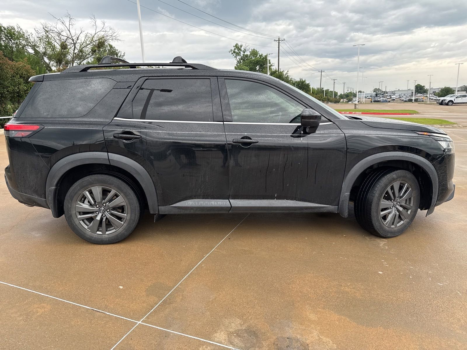 Used 2022 Nissan Pathfinder SV w/ SV Black Package FWD image 6