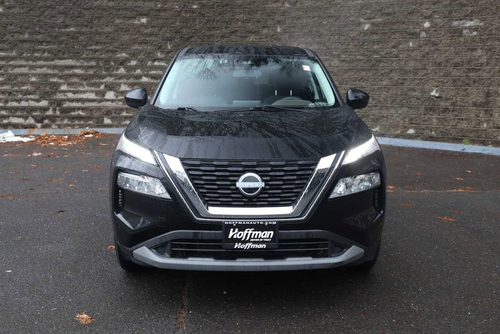 Used 2023 Nissan Rogue SV image 3