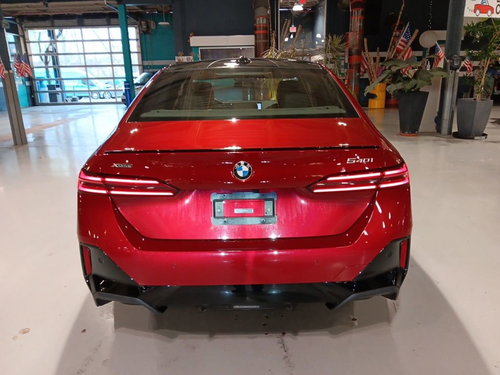 Used 2024 BMW 540i xDrive w/ Executive Package image 7