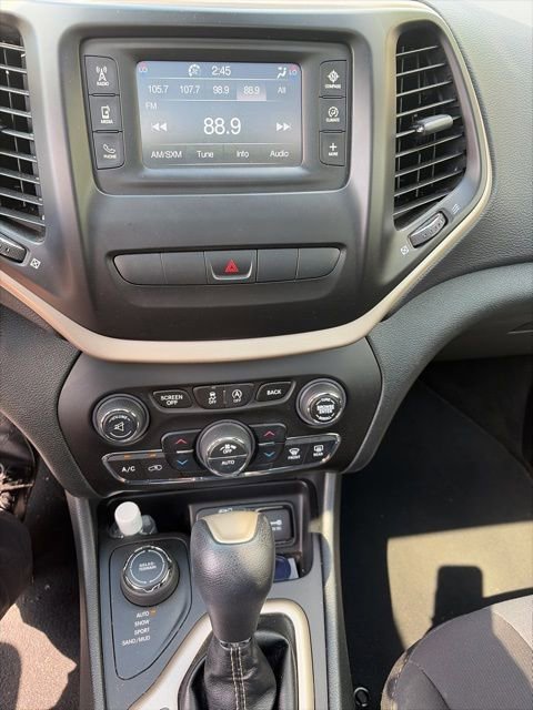 Used 2015 Jeep Cherokee Latitude w/ Comfort/Convenience Group image 2