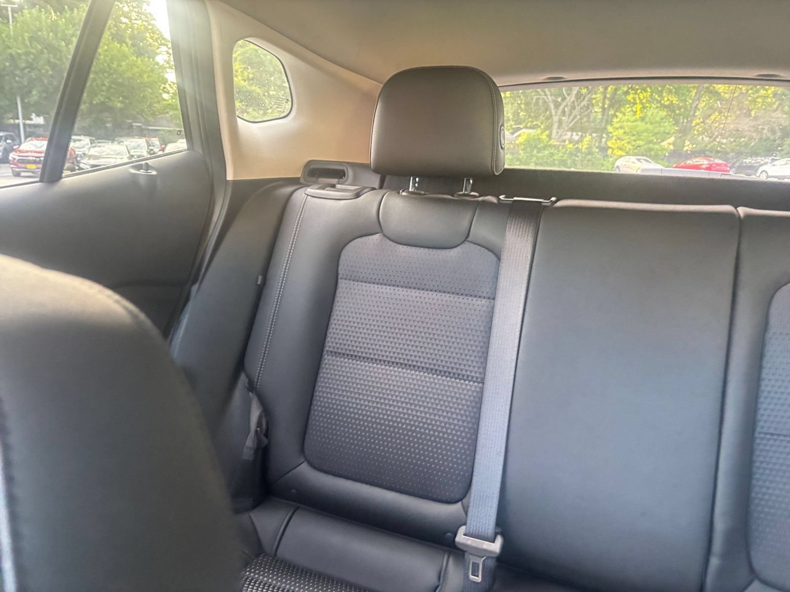 Used 2025 Chevrolet Trax LT w/ LT Convenience Package FWD image 39