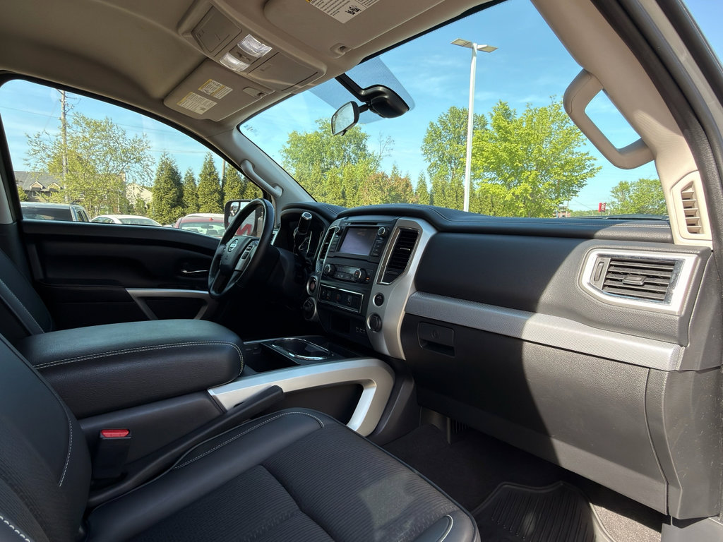 Used 2019 Nissan Titan PRO-4X AWD/4WD image 16
