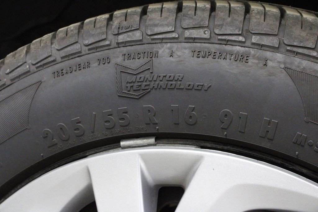 Used 2017 Toyota Corolla LE image 39