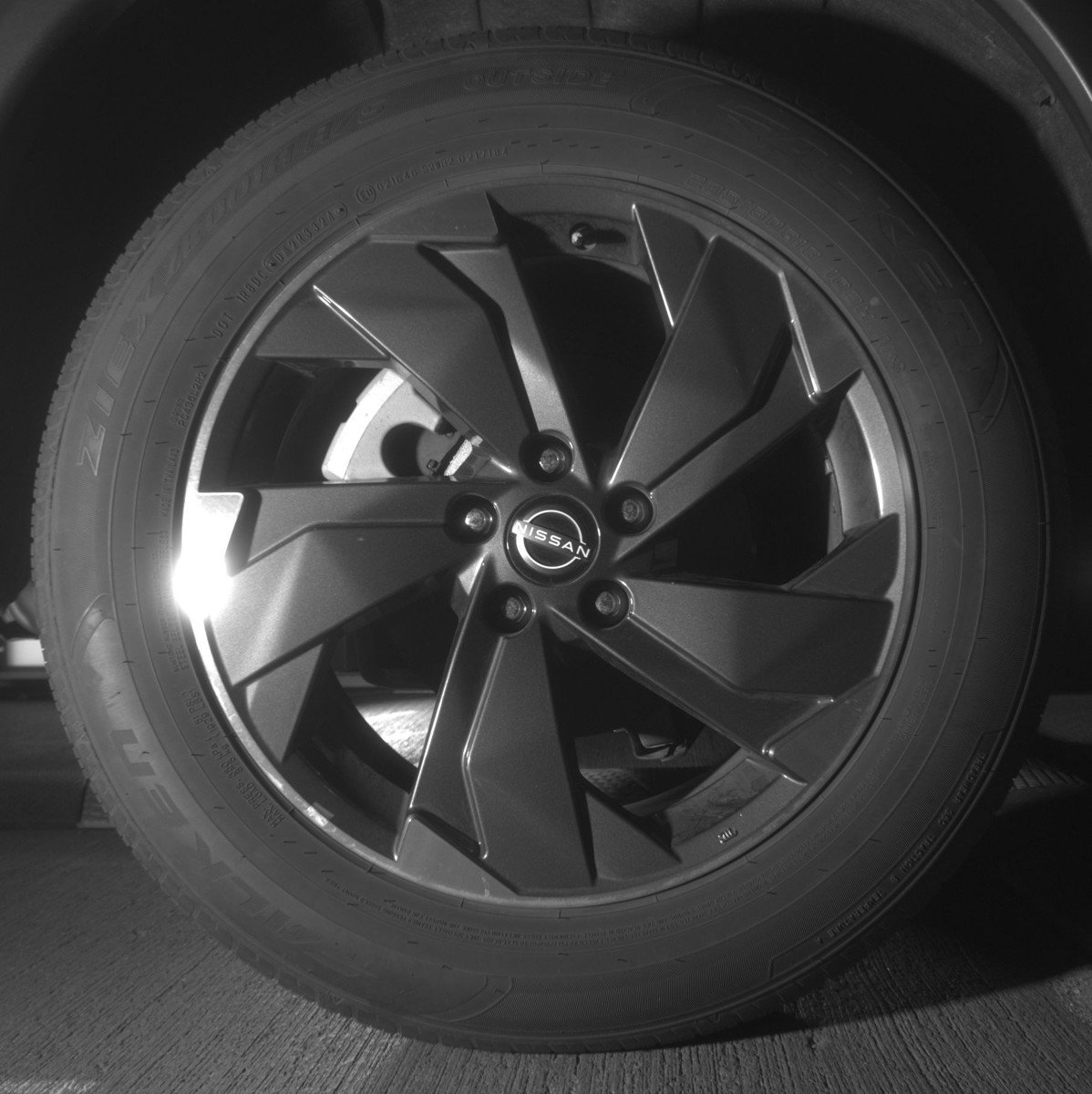 Used 2025 Nissan Rogue SV image 15