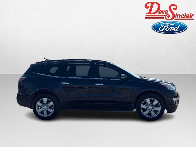 Used 2017 Chevrolet Traverse LT w/ Style and Technology Package FWD image 5