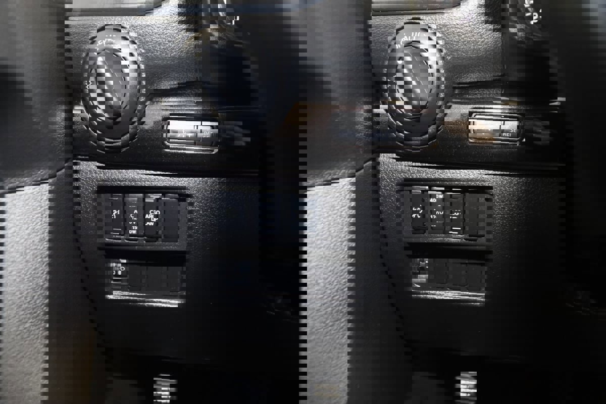 Used 2019 Nissan Titan SV w/ SV Convenience Package image 26