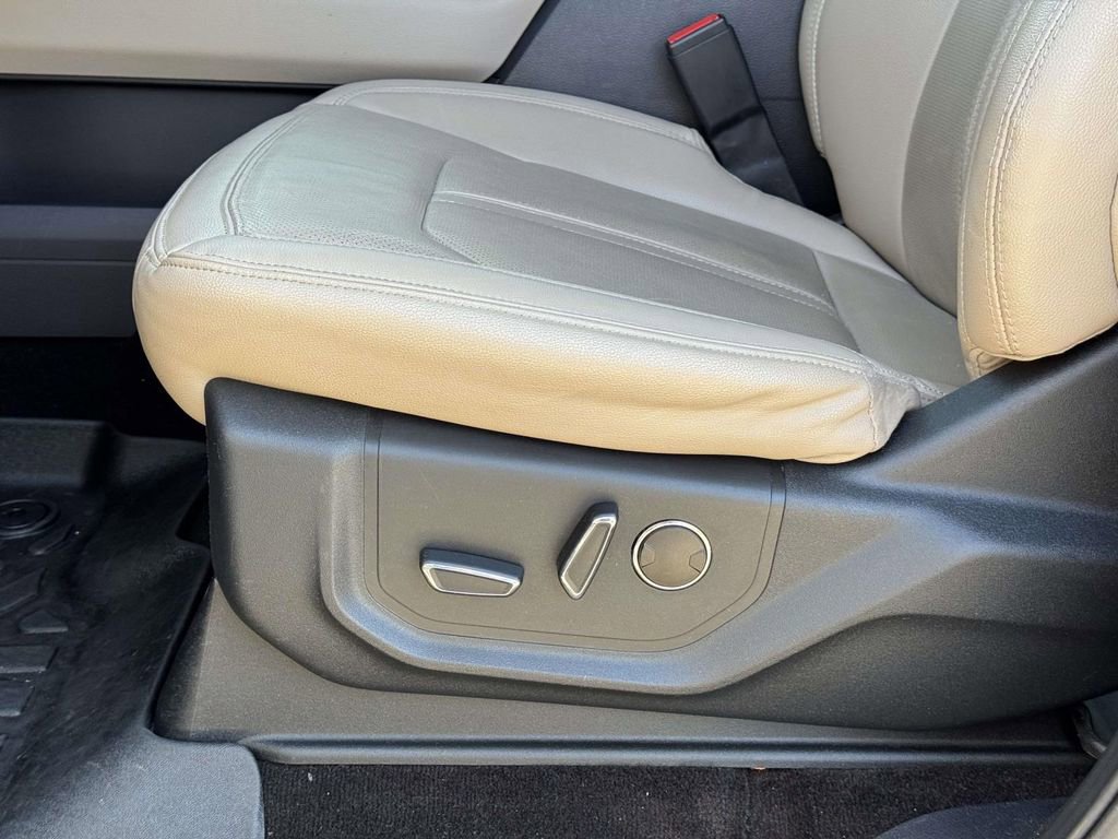 Used 2022 Ford Expedition Max Limited image 19