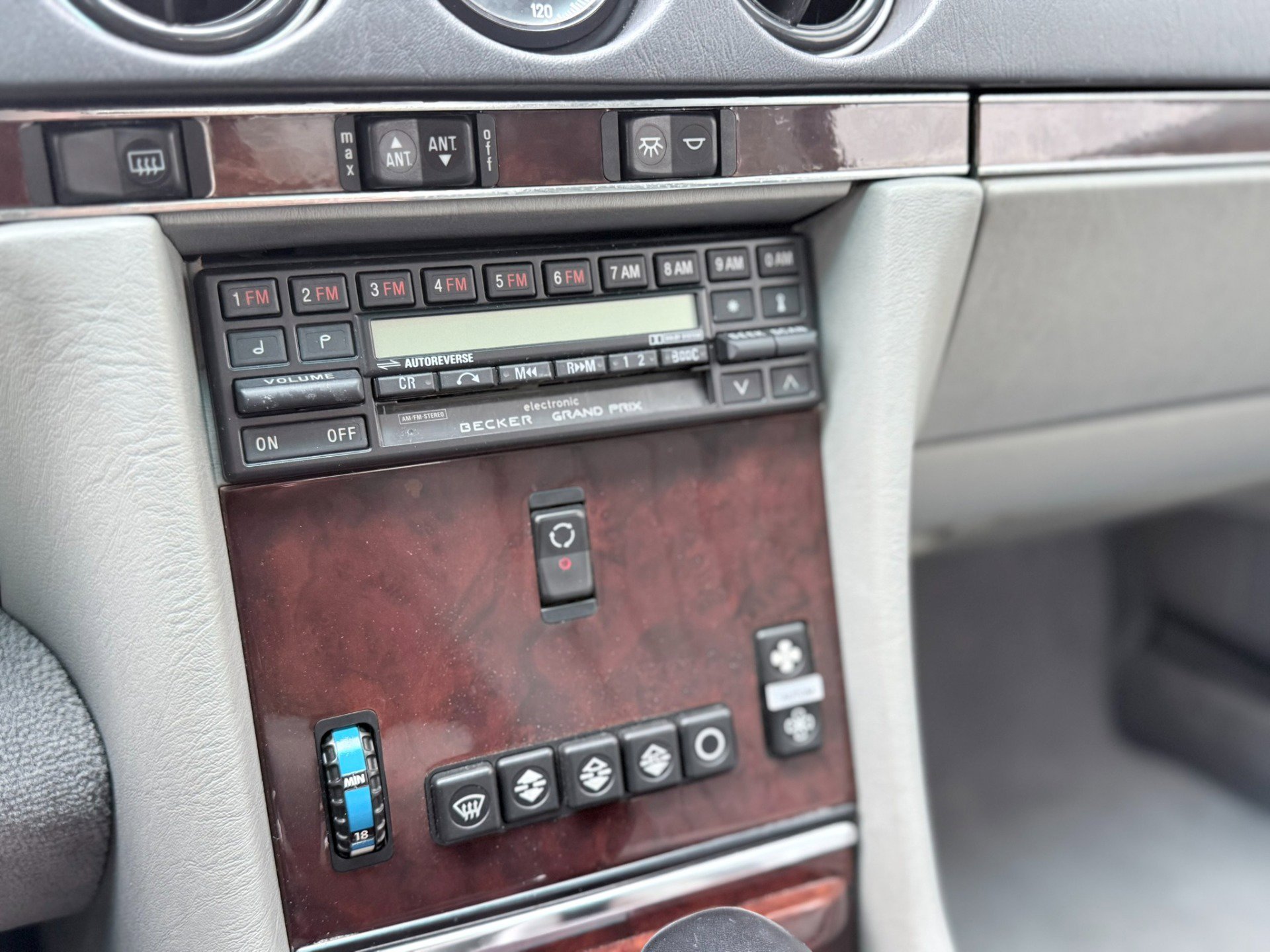 Used 1989 Mercedes-Benz 560 SL image 15