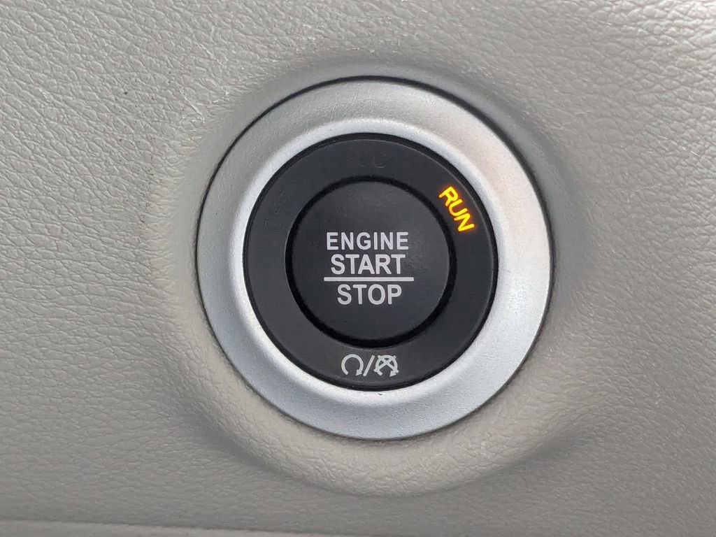 Used 2024 Chrysler Pacifica Touring-L image 31