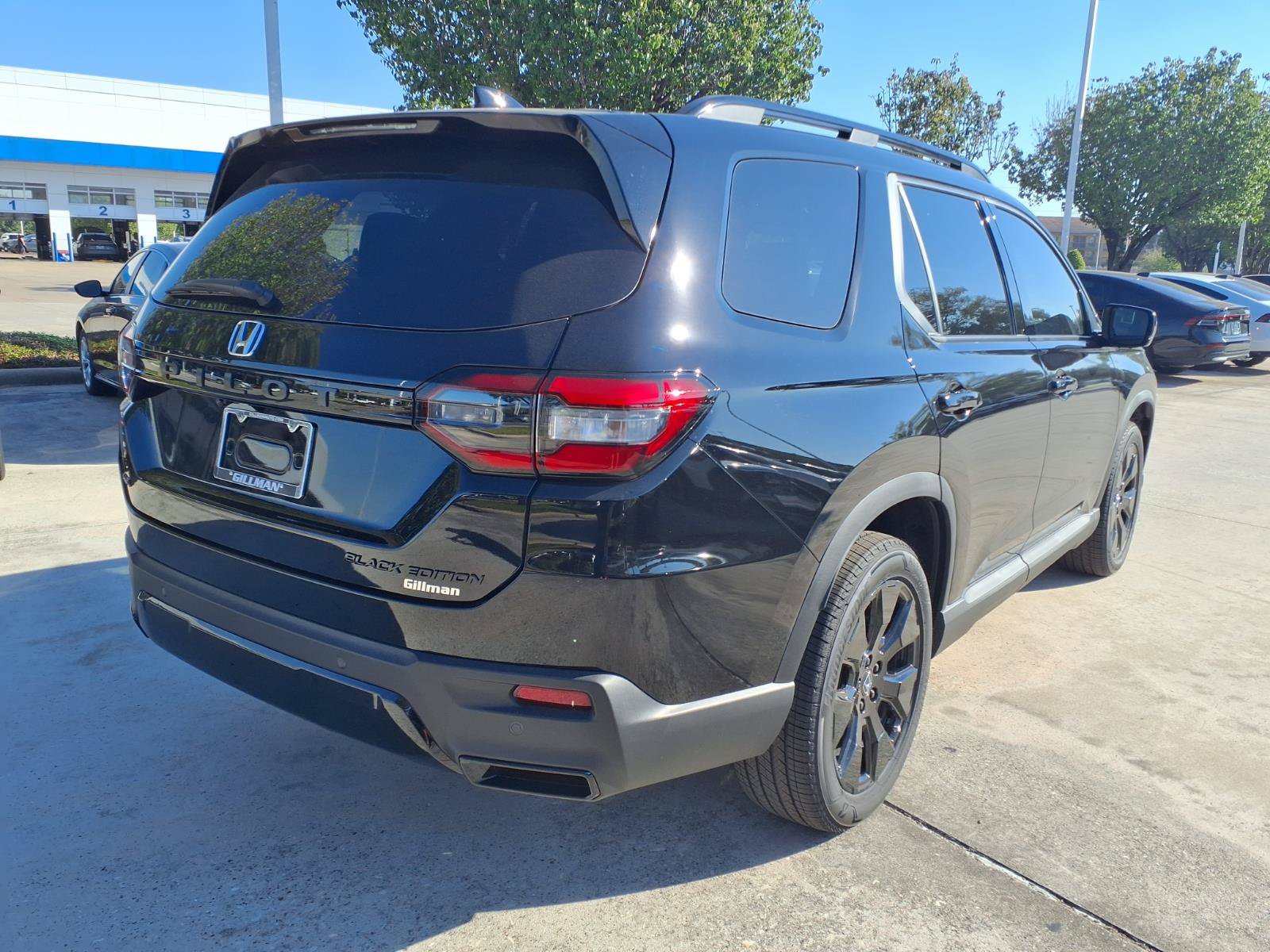 New 2026 Honda Pilot Black Edition image 4