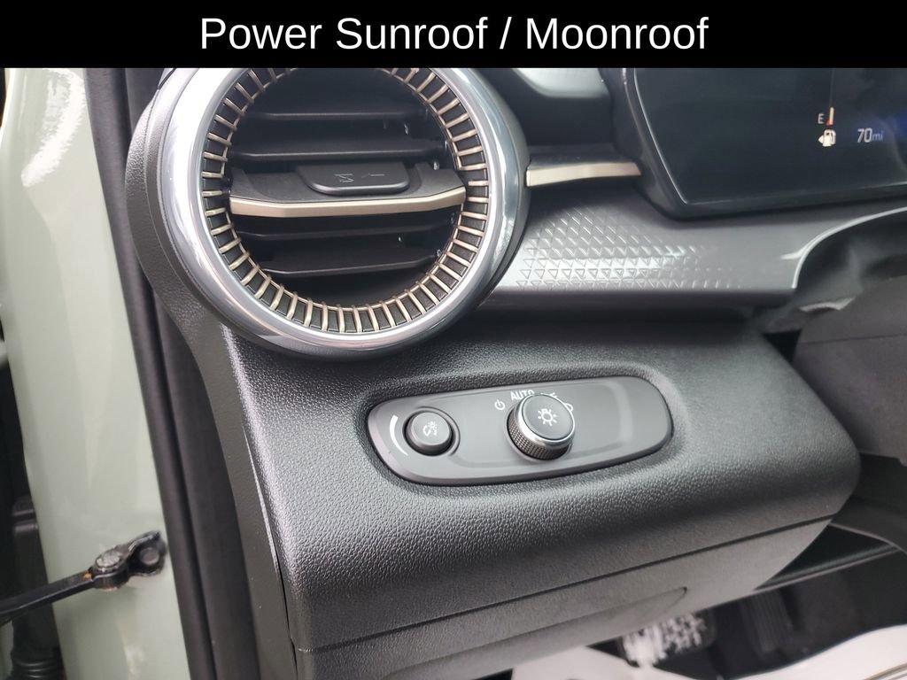 Used 2025 Chevrolet Trax ACTIV w/ Sunroof Package image 8