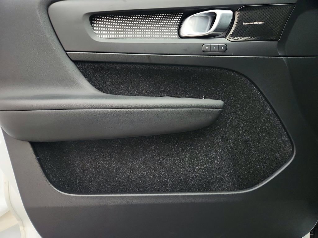 Used 2019 Volvo XC40 T5 R-Design AWD/4WD image 30