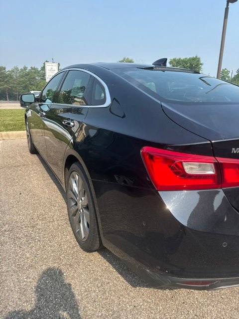 Used 2017 Chevrolet Malibu Premier w/ Premier Sun and Wheel Package FWD image 5