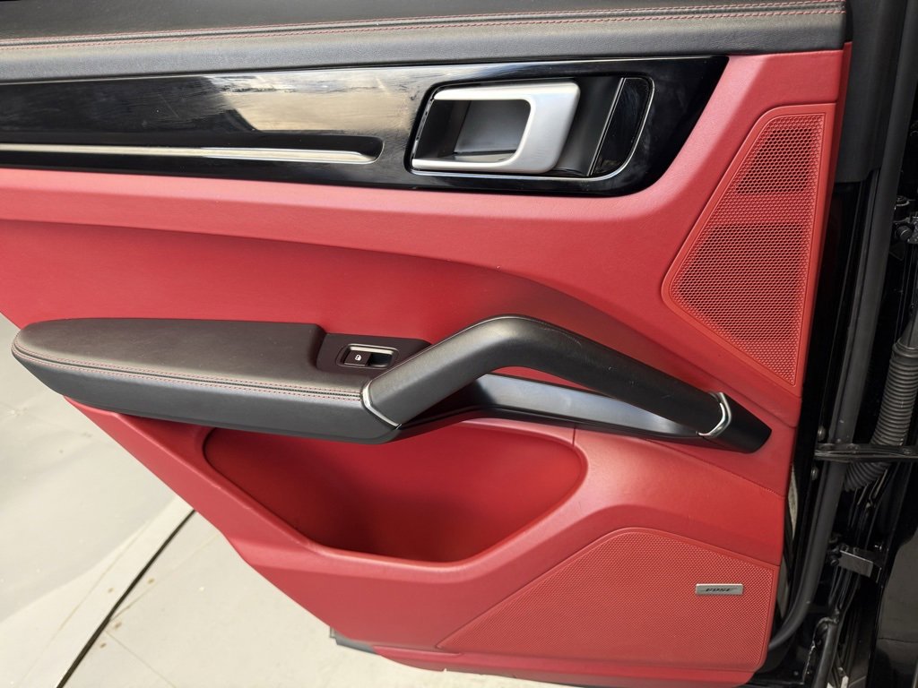 Used 2019 Porsche Cayenne S image 44