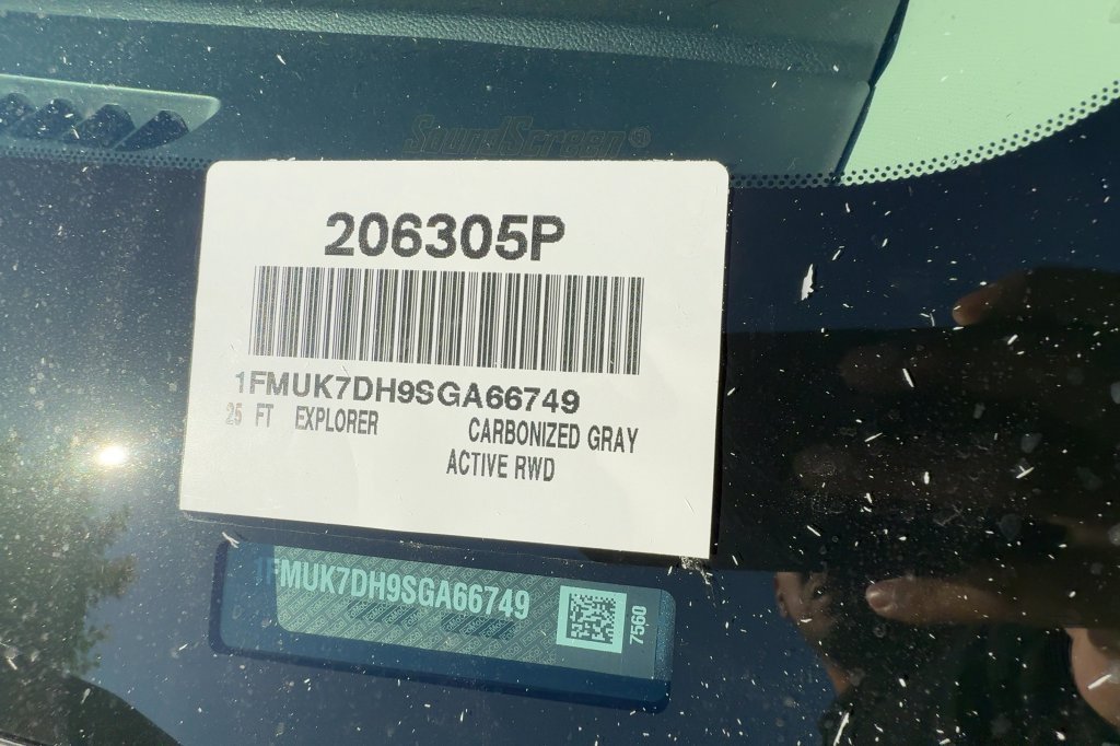 Used 2025 Ford Explorer Active w/ Active Comfort Package RWD image 19