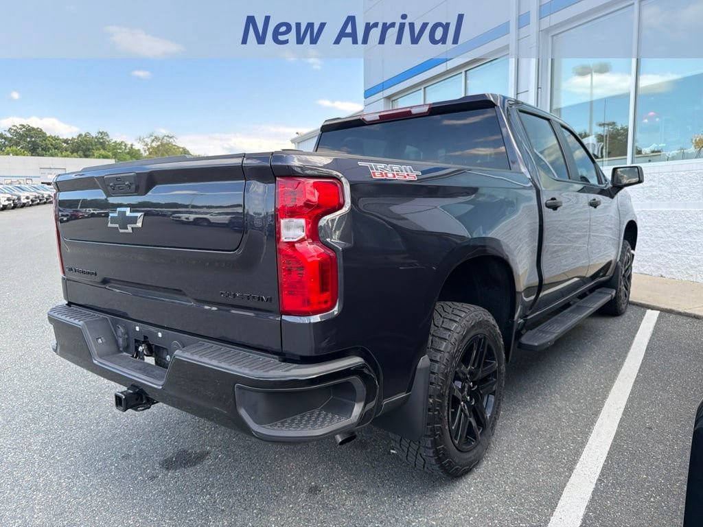 Used 2024 Chevrolet Silverado 1500 Custom Trail Boss w/ LPO, Dark Essentials Package AWD/4WD image 8