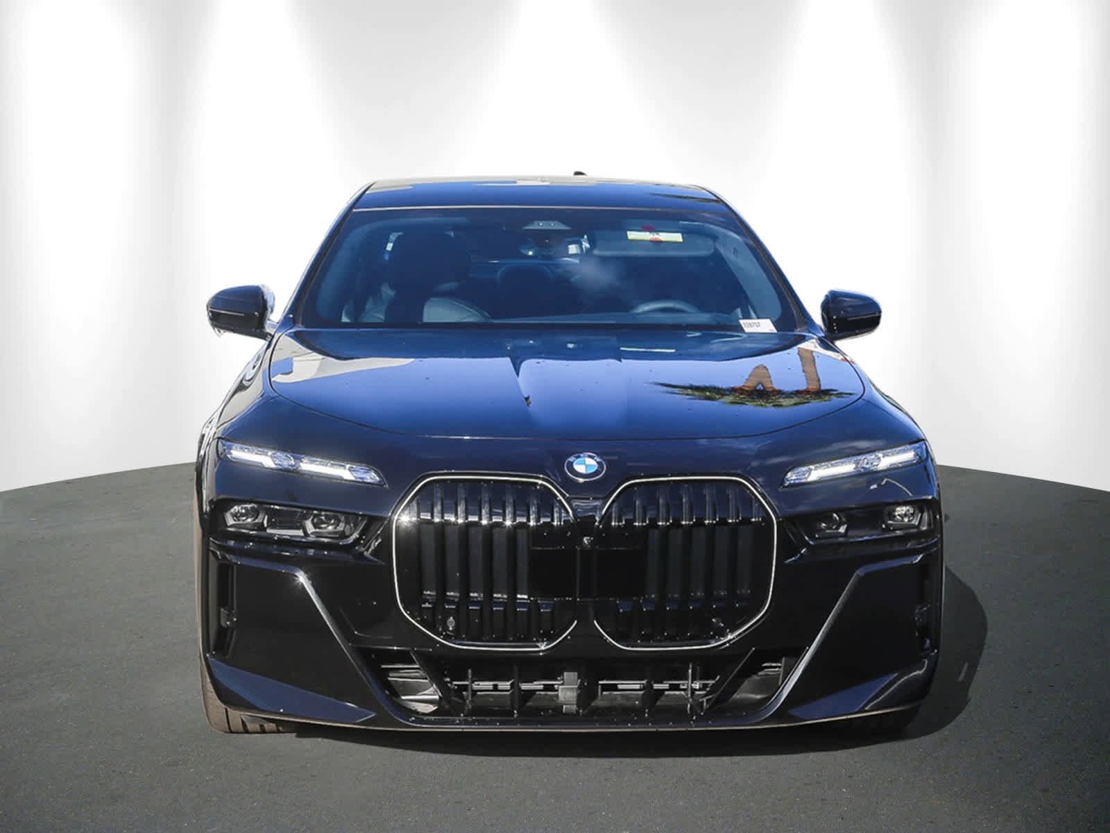 New 2026 BMW 760i xDrive w/ Executive Package image 2