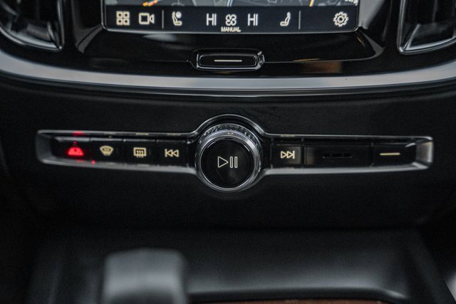 Used 2023 Volvo V60 B5 Cross Country Plus image 24