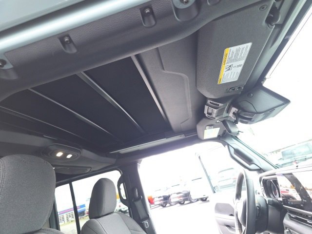 Used 2024 Jeep Wrangler Willys image 38