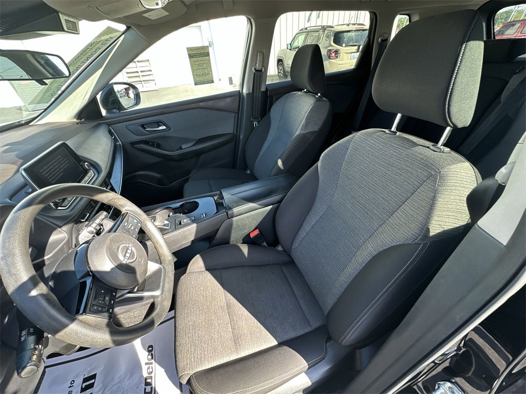 Used 2023 Nissan Rogue SV image 11