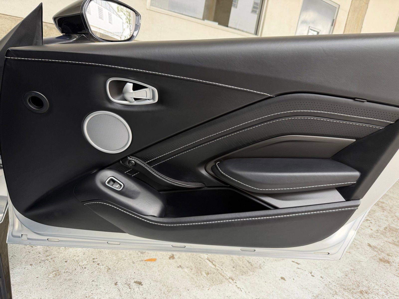 Used 2022 Aston Martin V8 Vantage Roadster image 20