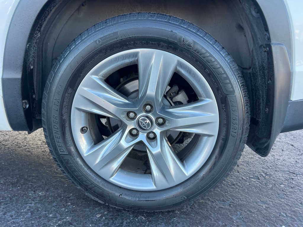 Used 2017 Toyota Highlander Limited AWD/4WD image 44