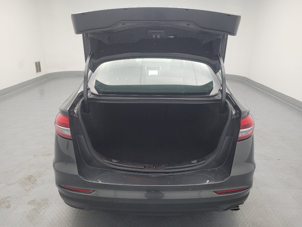 Used 2020 Ford Fusion SE FWD image 29