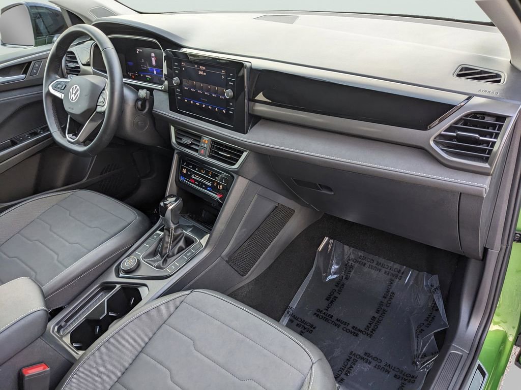Certified 2025 Volkswagen Taos SE AWD/4WD image 14