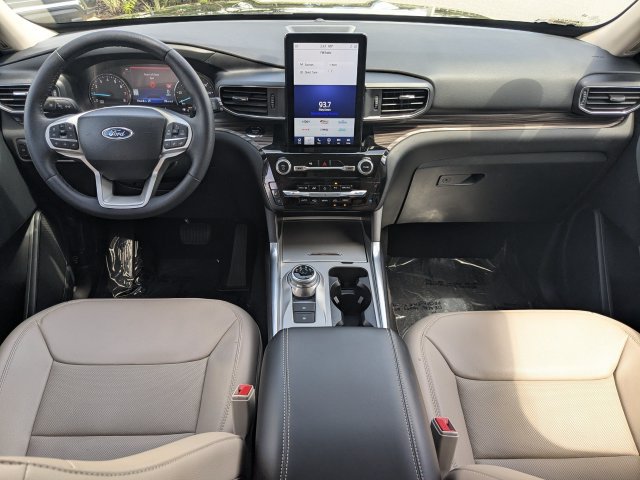 Used 2024 Ford Explorer Limited w/ Limited Technology Package RWD image 15