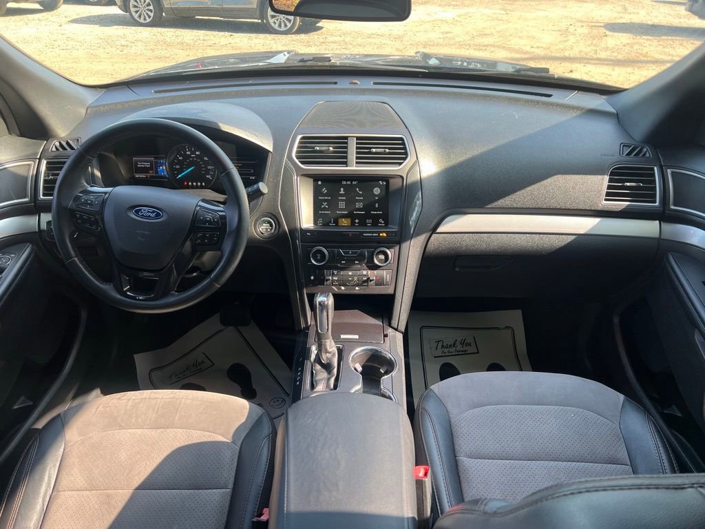 Used 2017 Ford Explorer XLT w/ Equipment Group 202A FWD image 21